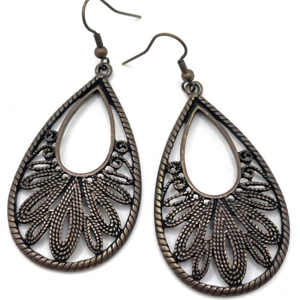 LIA Sophia Rumba Antique Gold Tone Dangle Pierced Earrings. P/A